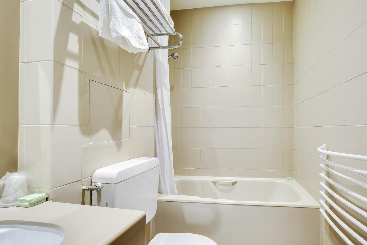Hotel Des Arts Rueil-Malmaison Zewnętrze zdjęcie